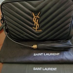 A cross body ÝSL LOULOU CAMERA BAG